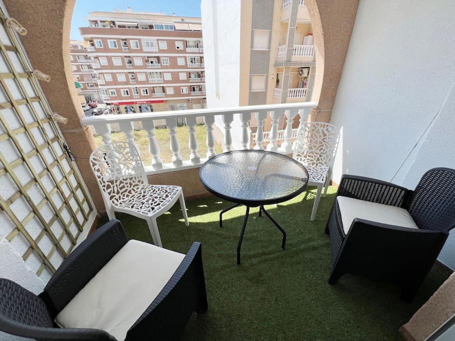 Nice And Central Apartment Τορεβιέχα Εξωτερικό φωτογραφία
