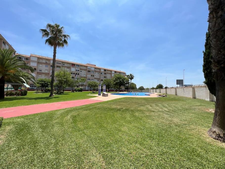 Nice And Central Apartment Τορεβιέχα Εξωτερικό φωτογραφία
